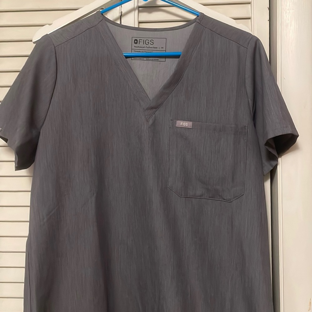 Figs women’s Medium graphite gray scrub set. Teal blue string.